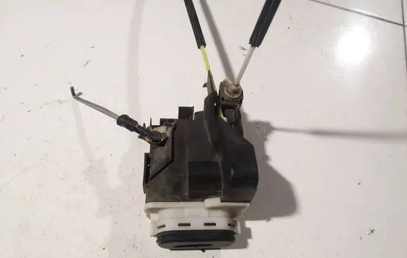 Audi A4 S4 B5 8D Rear door lock 8d0839015a