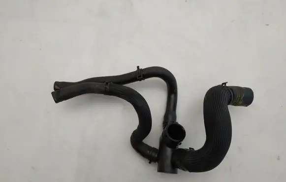 Land Rover Discovery Sport Engine coolant pipe/hose VV5848