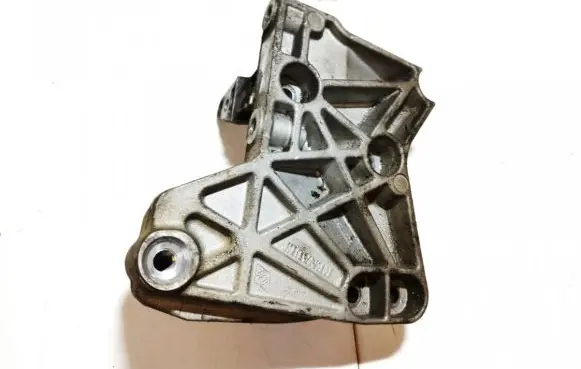 Nissan Qashqai Engine mounting bracket 8200633253