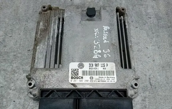 Volkswagen PASSAT B6 Engine control unit/module ECU
