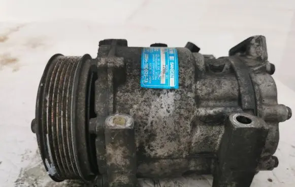 Volvo S40 Air conditioning (A/C) compressor (pump) 6364705624 SD7V16 3M5H19C02