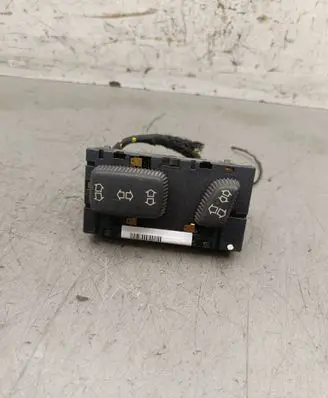 BMW 5 E39 Seat control module 6905509 110187 03491004