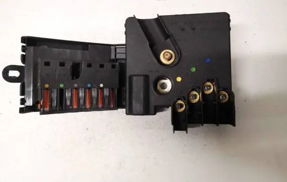 Mercedes-Benz CLS C219 Fuse box set a2115461341