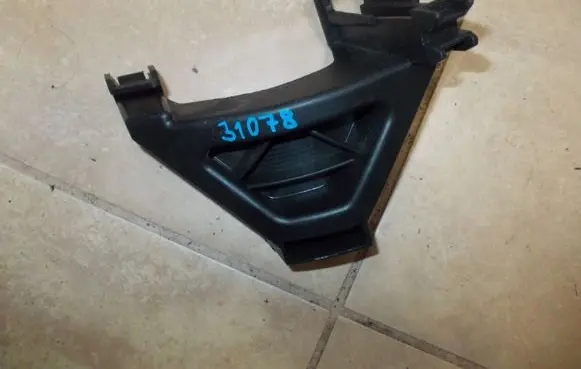 Ford Focus Front bumper mounting bracket
