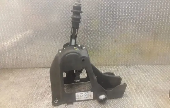 Nissan Pulsar Gear shifter/selector 341013ZV0A