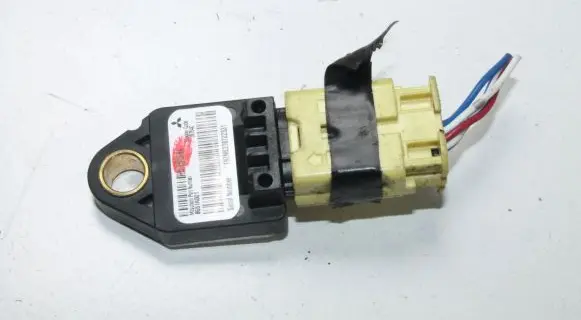 Mitsubishi Outlander Airbag deployment crash/impact sensor 8651A001