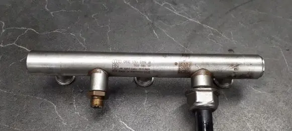 Audi A4 S4 B7 8E 8H Fuel main line pipe 06e130089b