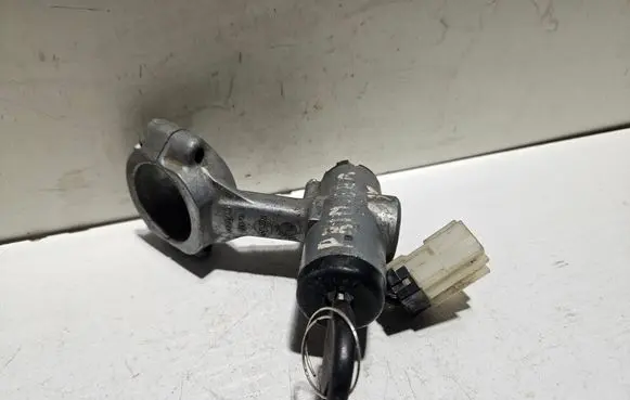 Nissan Primera Ignition lock 9110