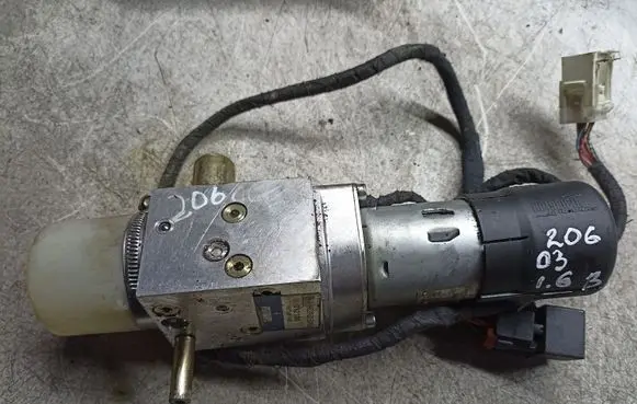 Peugeot 206 Convertible roof hydraulic pump 9639025080