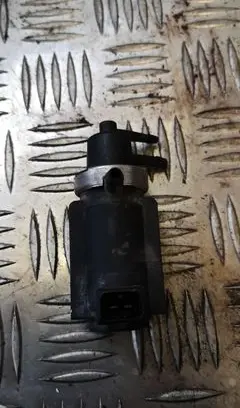 Volkswagen PASSAT B5 Turbo solenoid valve 8d0906627