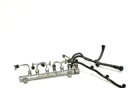 Volvo V40 Fuel main line pipe 31303612