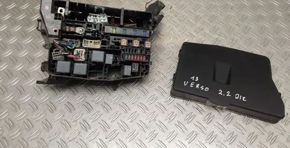 Toyota Verso Fuse box set 8266205170