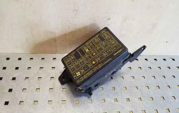 Mitsubishi Pajero Sport I Fuse box set MR409811