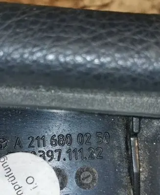 Mercedes-Benz E W211 Center console A2116800250 39711122