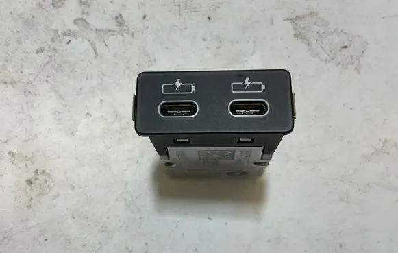 BMW 3 G20 G21 USB socket connector 5A84160 11P00 19163010
