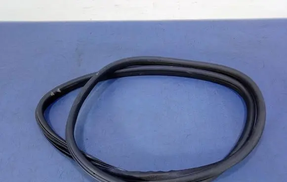 Peugeot 308 Front door rubber seal 