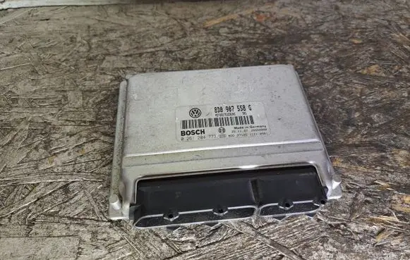 Volkswagen PASSAT B5 Engine control unit/module 8D0907558G 0261204773