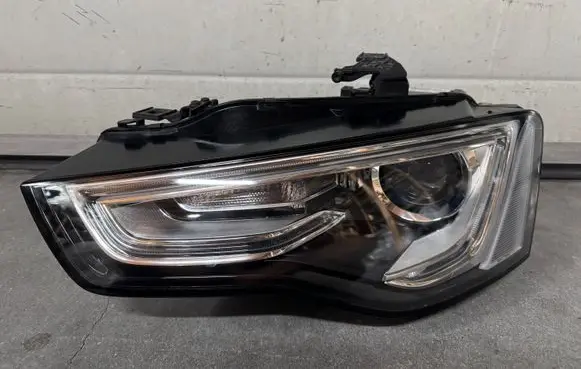 Audi A5 8T 8F Headlight/headlamp 8T0941031C