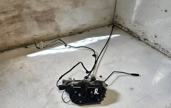 Mercedes-Benz Vito Viano W639 Front door lock A6397201735 A2C5309079