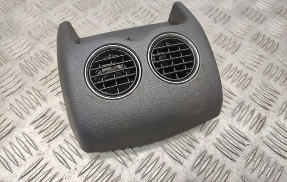 Rear air vent grill