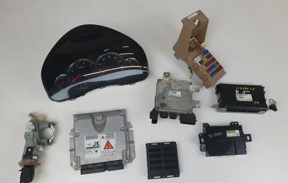 Subaru Legacy Engine ECU kit and lock set 2758007492 22611AN040 34710AG000