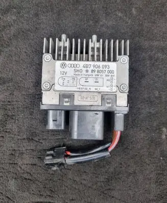 Audi RS6 C5 Coolant fan relay 4B7906093