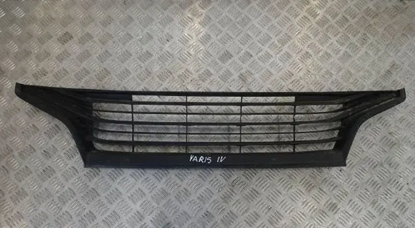 Toyota Yaris XP210 Front bumper lower grill