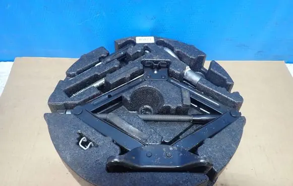 Opel Insignia A Tool set 13327305 329755060