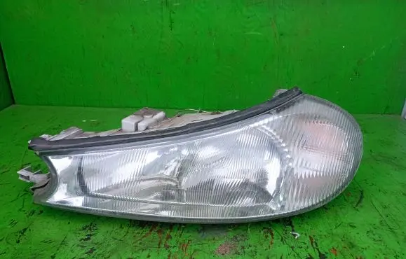 Ford Mondeo MK II Headlight/headlamp