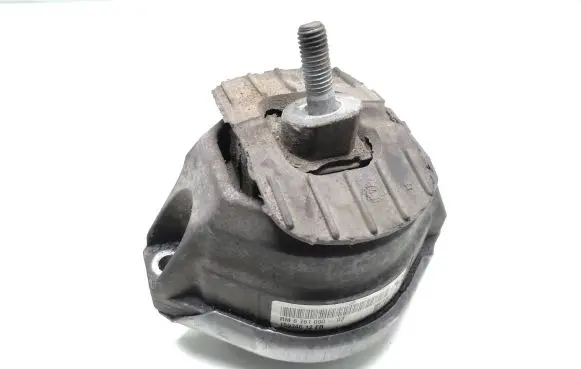 BMW 5 E60 E61 Engine mount bracket 6761090