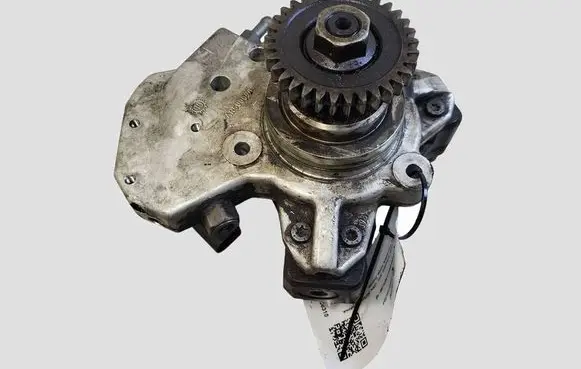 Mercedes-Benz E W212 Fuel injection high pressure pump A6420701001 045010245 A6420106347