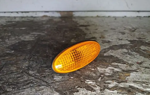 Nissan Navara D22 Front fender indicator light 6R010294 E136R010294 013513