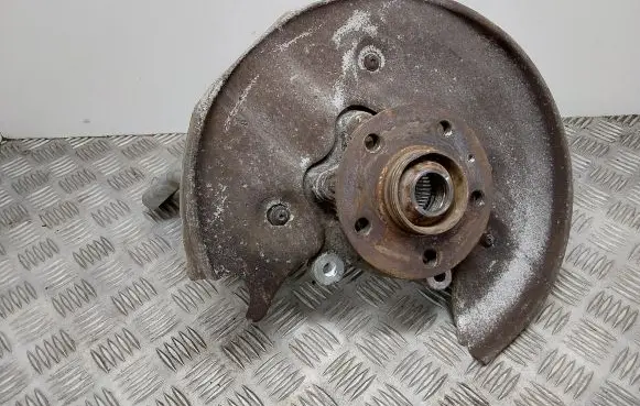 Rear wheel hub