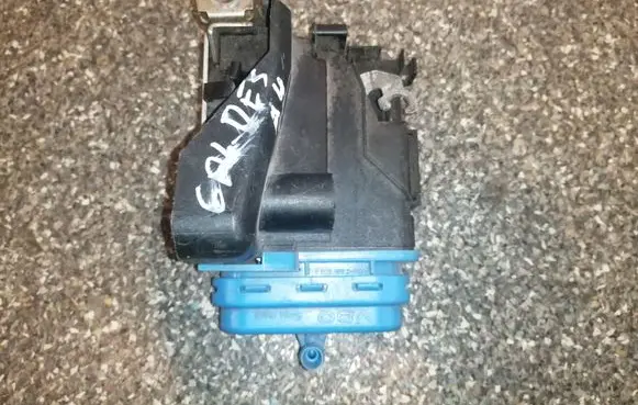 Audi A4 S4 B5 8D Rear door lock 8D0839016A