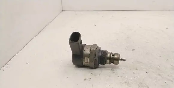 BMW 5 E60 E61 Fuel pressure regulator 0281002481 30282081 200306