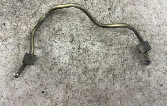 Volvo V70 Fuel injector supply line/pipe 