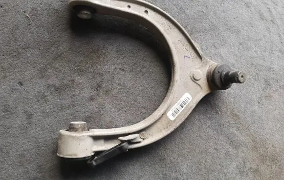 BMW 5 G30 G31 Front lower control arm/wishbone 6861185