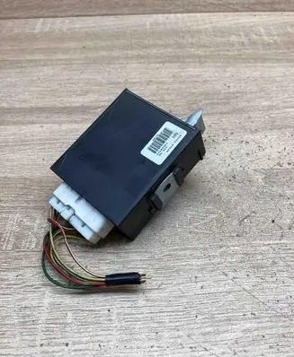 Toyota Avensis T220 Door control unit/module 8974105040 73658912
