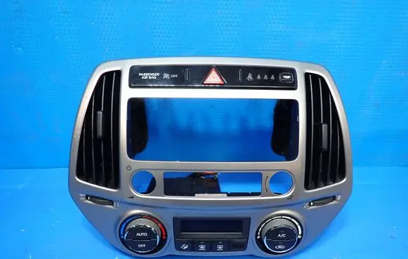 Hyundai i20 (PB PBT) Dash center air vent grill 97250-1J350