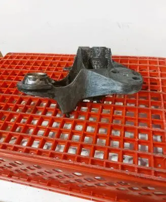 Audi A6 S6 C5 4B Engine mounting bracket 4B3199351C