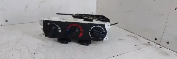 Nissan Primera Climate control unit 7040230732