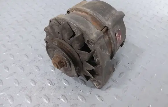 Mercedes-Benz 200 300 W123 Generator/alternator A0041546902 A0041541802 A0051547402