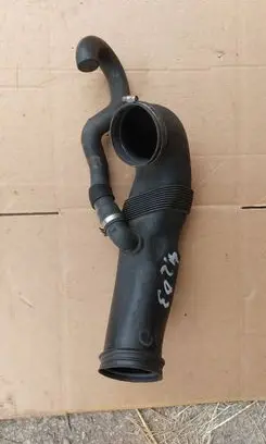 Audi A8 S8 D3 4E Air intake hose/pipe 077129629