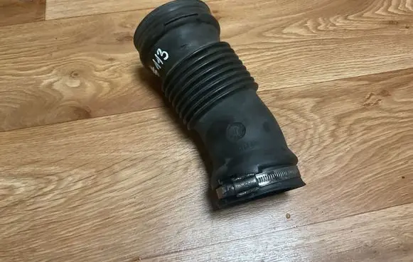 Air intake hose/pipe