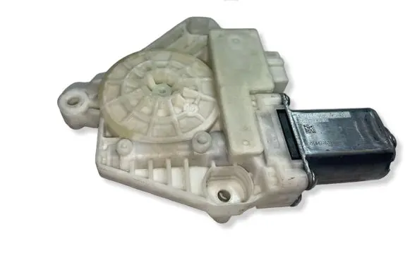 Mercedes-Benz C W205 Front door window regulator motor A2139069501