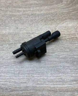 Mercedes-Benz C W204 Turbo system vacuum part 0025401497