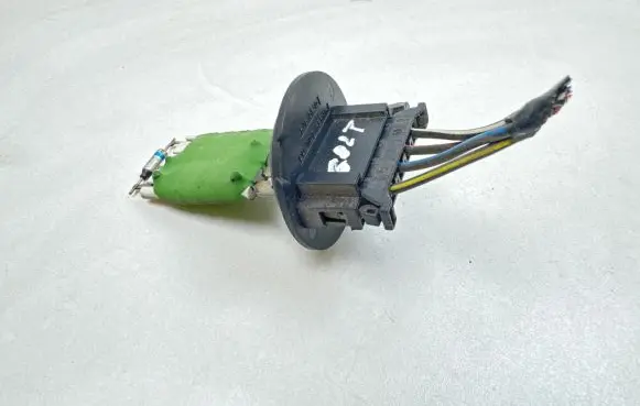 Mitsubishi Colt Heater blower motor/fan resistor 2R15K