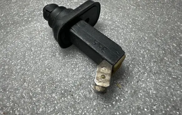 Audi A8 S8 D2 4D Sensor 4D0947561