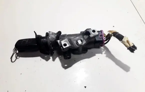 Audi A6 S6 C5 4B Ignition lock 4B0905851