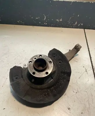 BMW 5 F10 F11 Front wheel hub 6775770